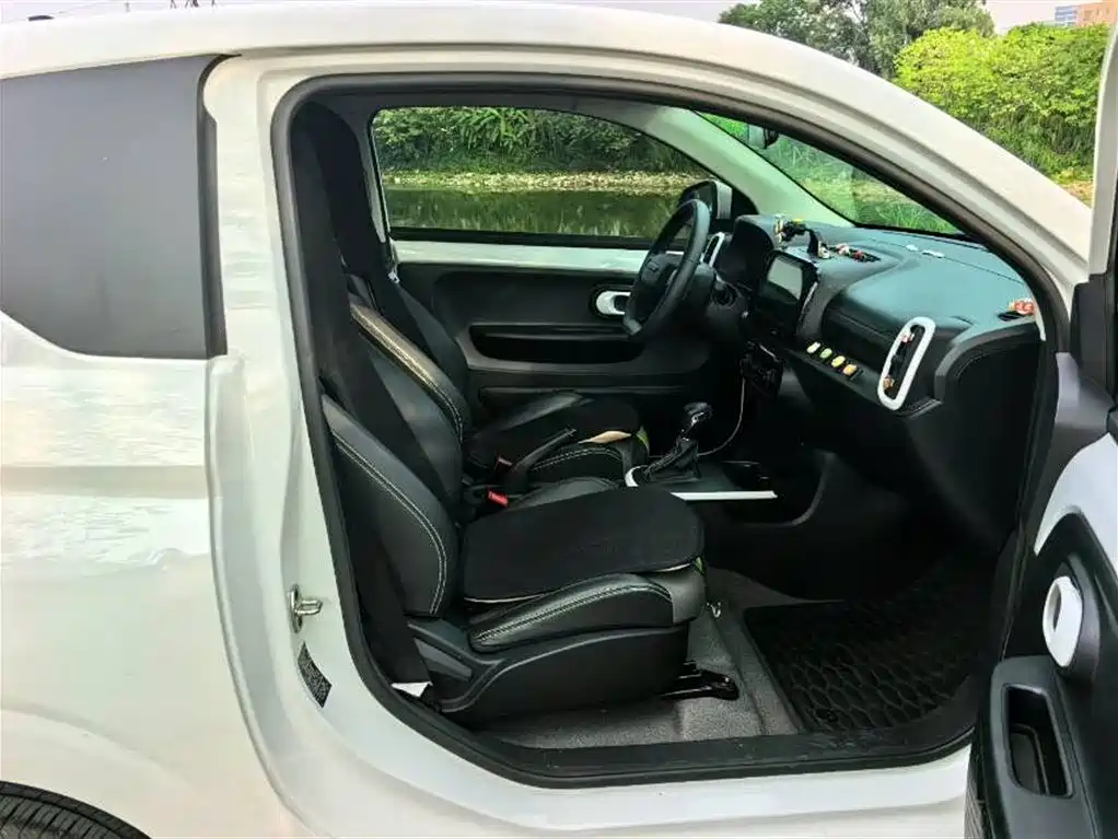 Roewe Clever 2022