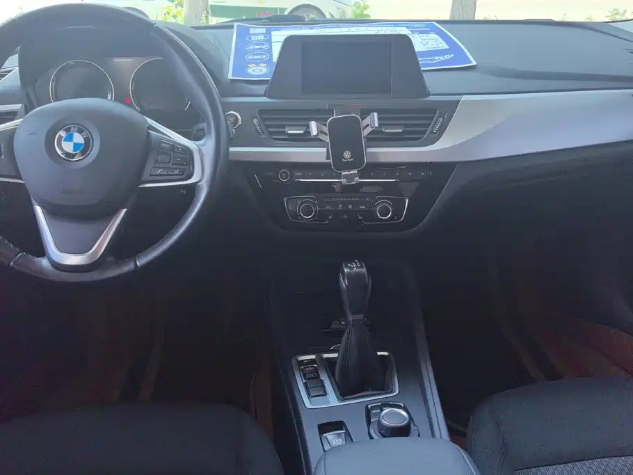 BMW 1 Series 2018 — фото 12