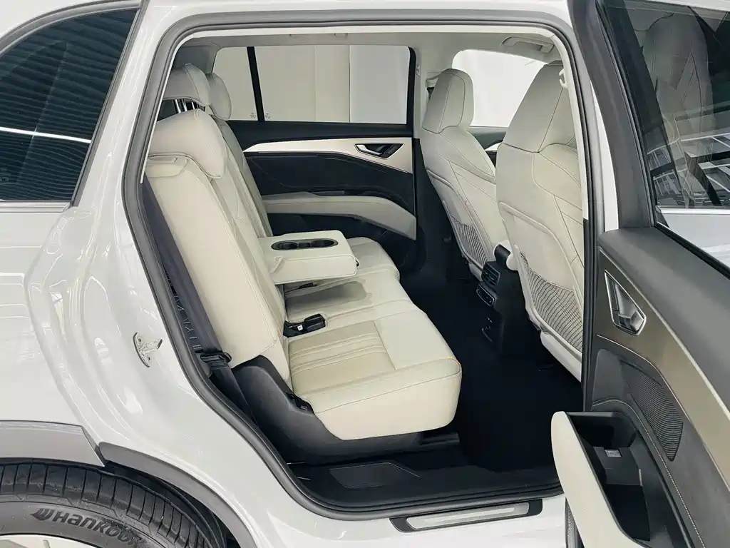 Audi Q5 E-Tron 2023 — фото 13