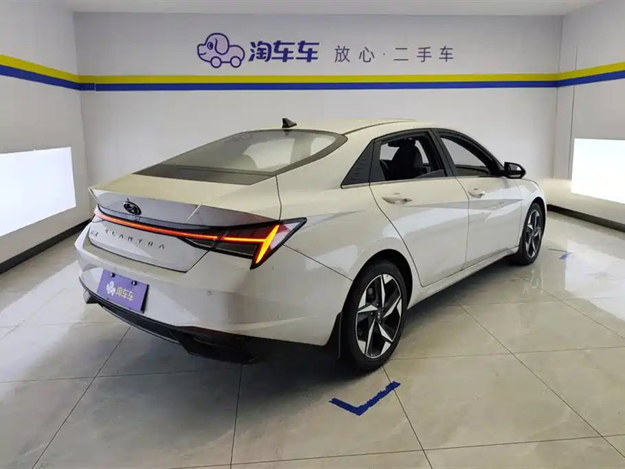 Hyundai Elantra 2021 — фото 3