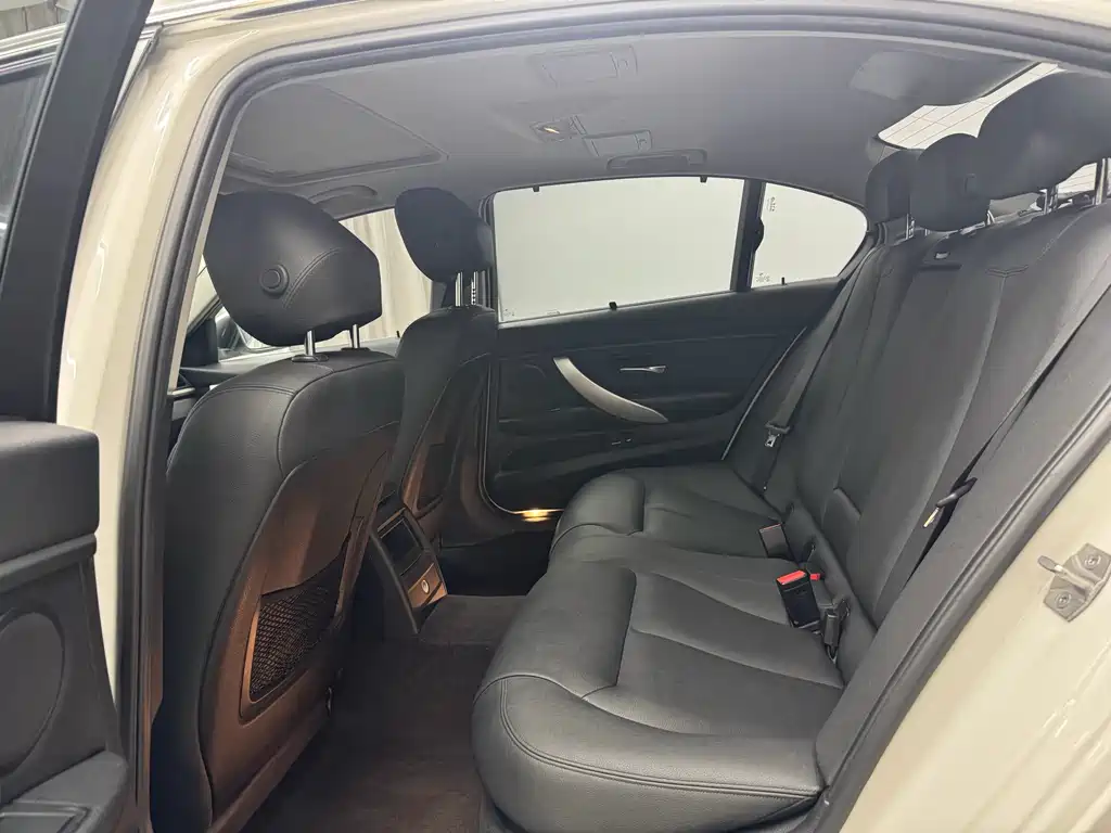 BMW 3 Series 2015 — фото 12