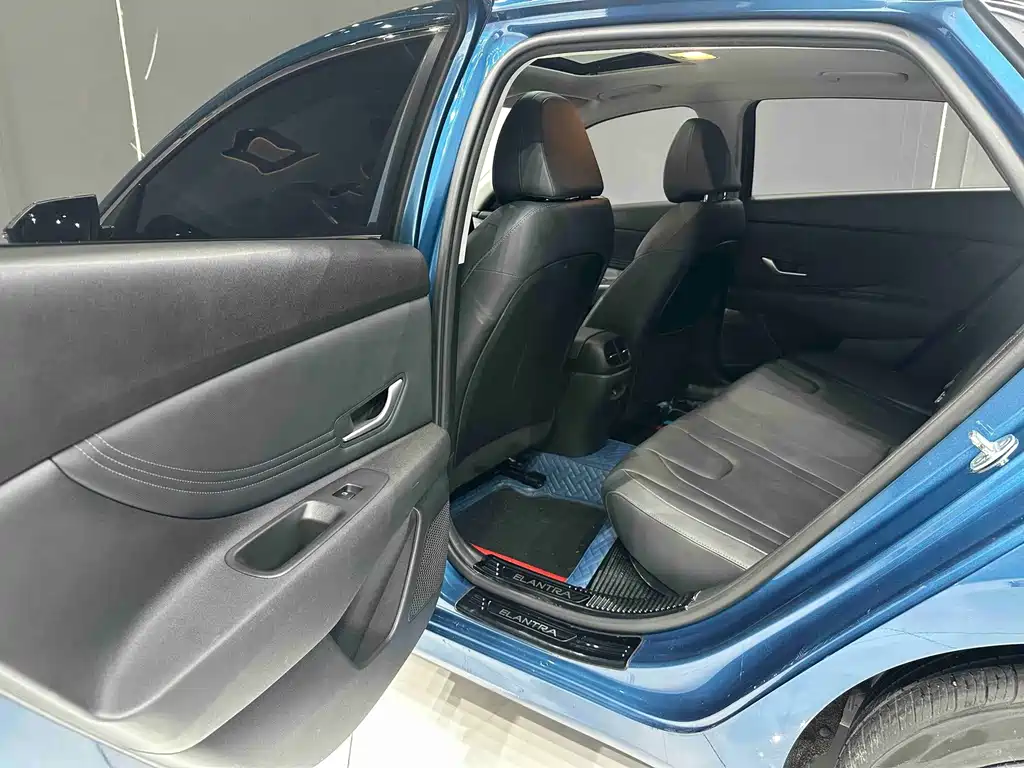 Hyundai Elantra 2023 — фото 18