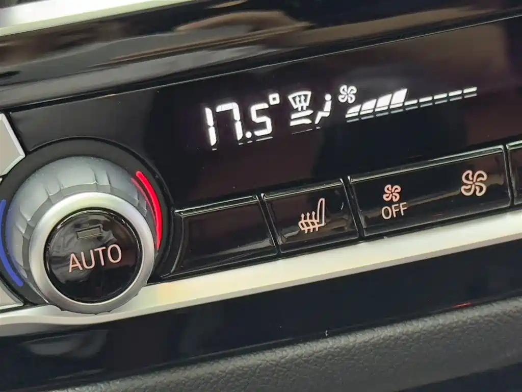 BMW 5 Series 2023 — фото 14