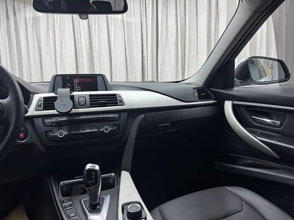 BMW 3 Series 2015 — фото 17