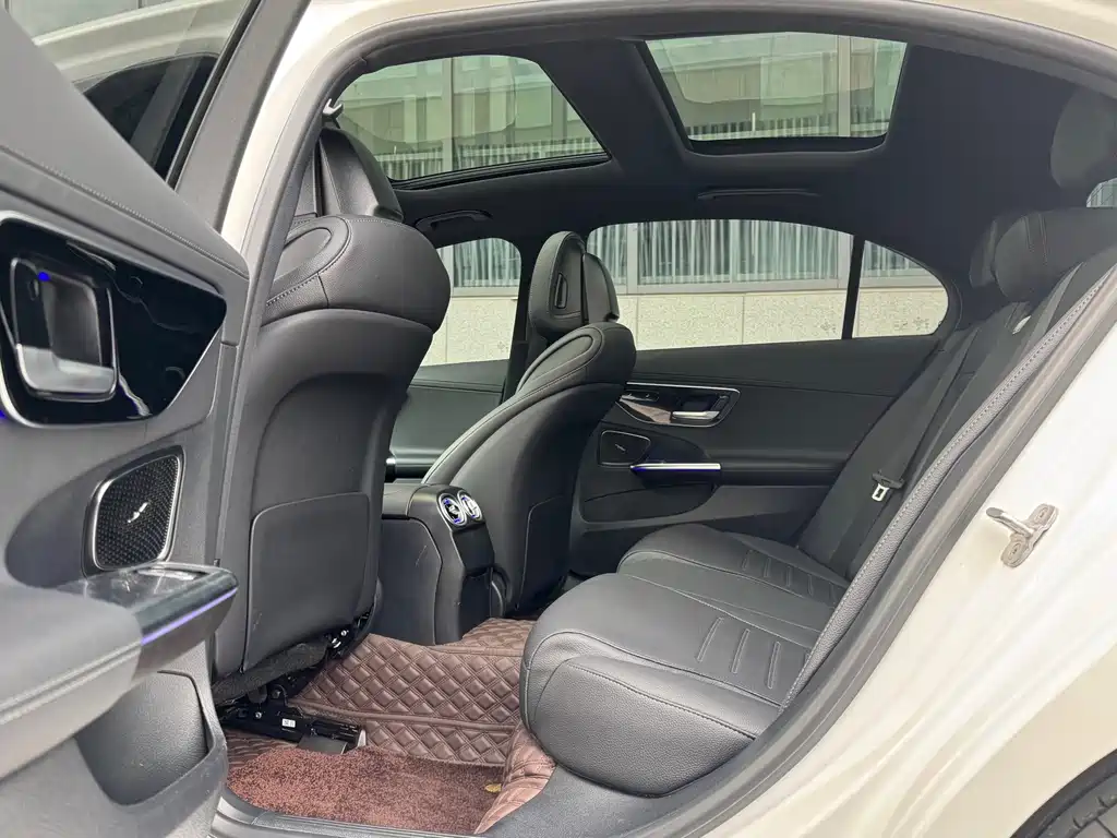 Mercedes-Benz C-Class 2024 — фото 16