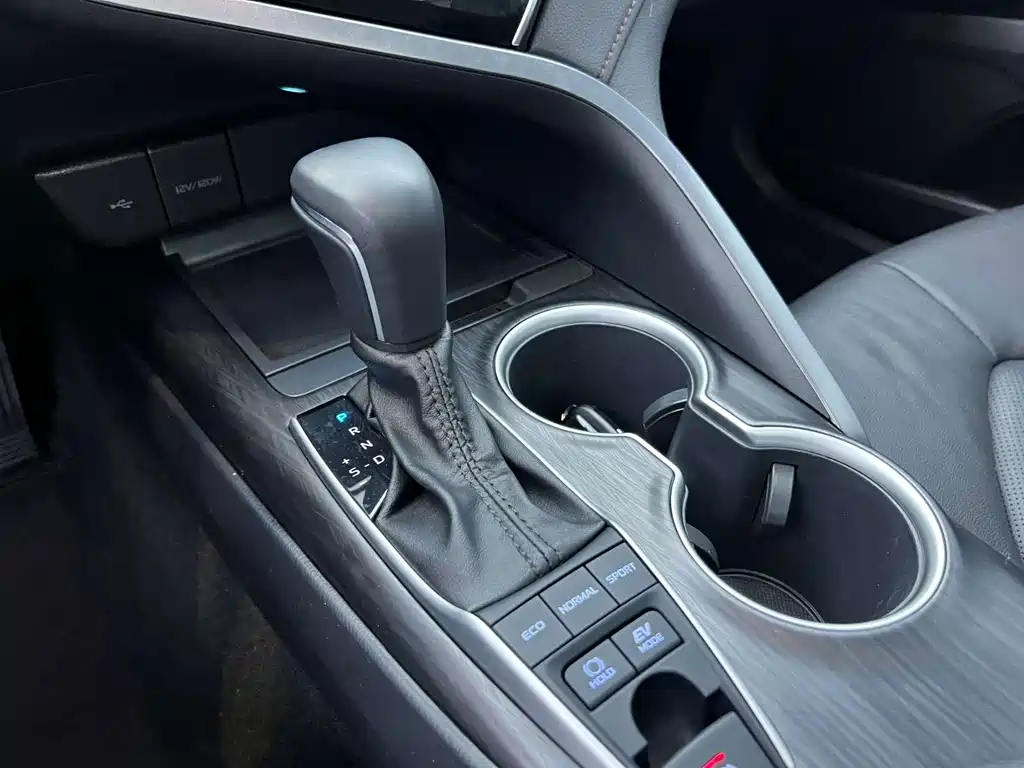 Toyota Camry 2023 — фото 7