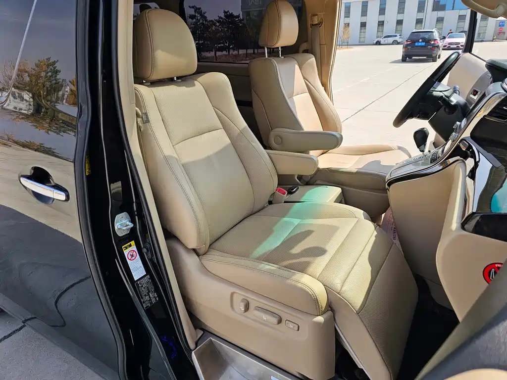 Toyota Alphard 2012 — фото 21