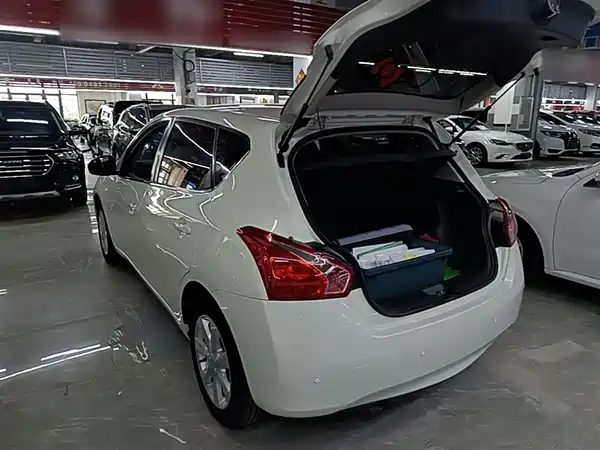 Nissan Tiida 2014
