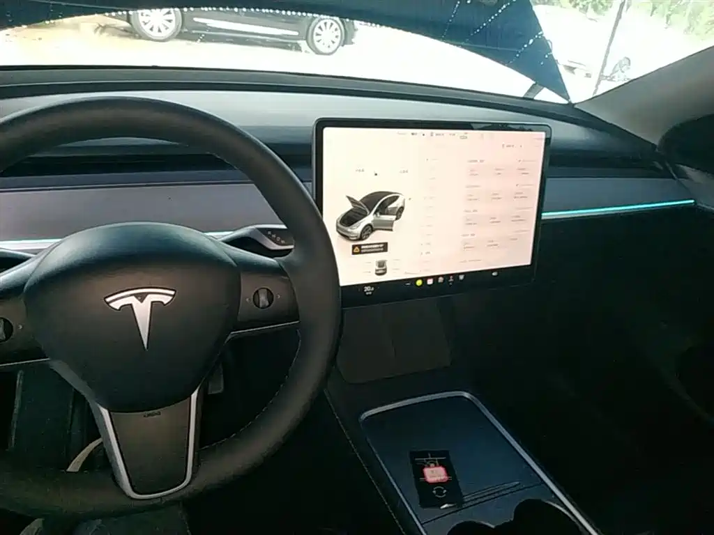 Tesla Model Y 2024 — фото 10