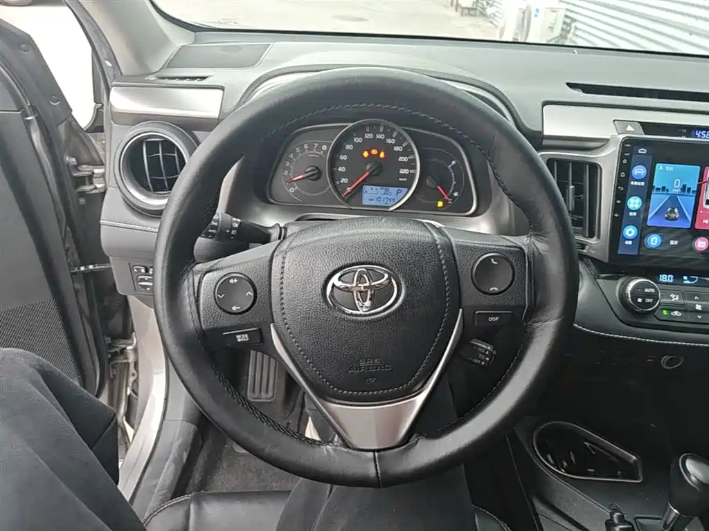 Toyota RAV4 2019 — фото 11