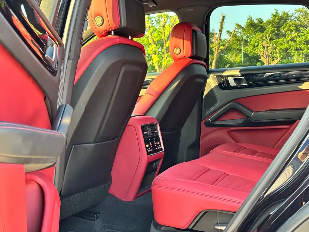 Porsche Cayenne 2019 — фото 12