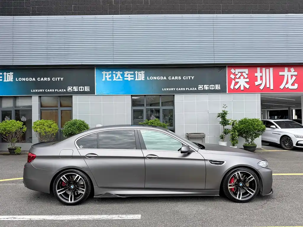 BMW 5 Series 2017 — фото 10