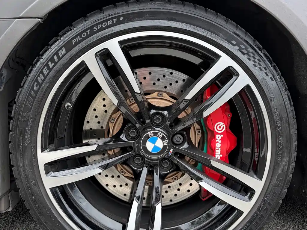 BMW 5 Series 2017 — фото 14