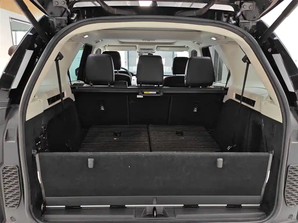 Land Rover Discovery 2022 — фото 16