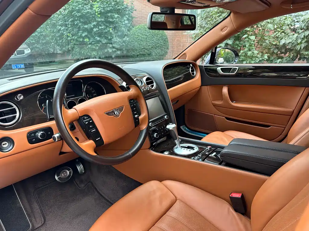 Bentley Flying Spur 2012 — фото 12