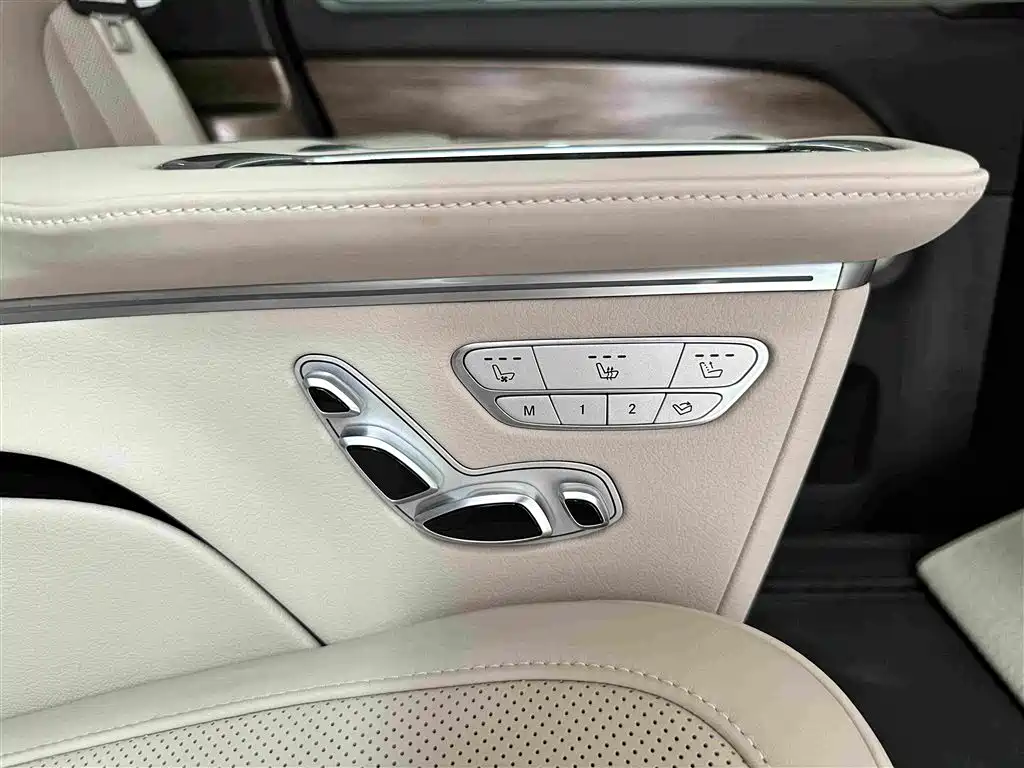 Mercedes-Benz V-Class 2023 — фото 27