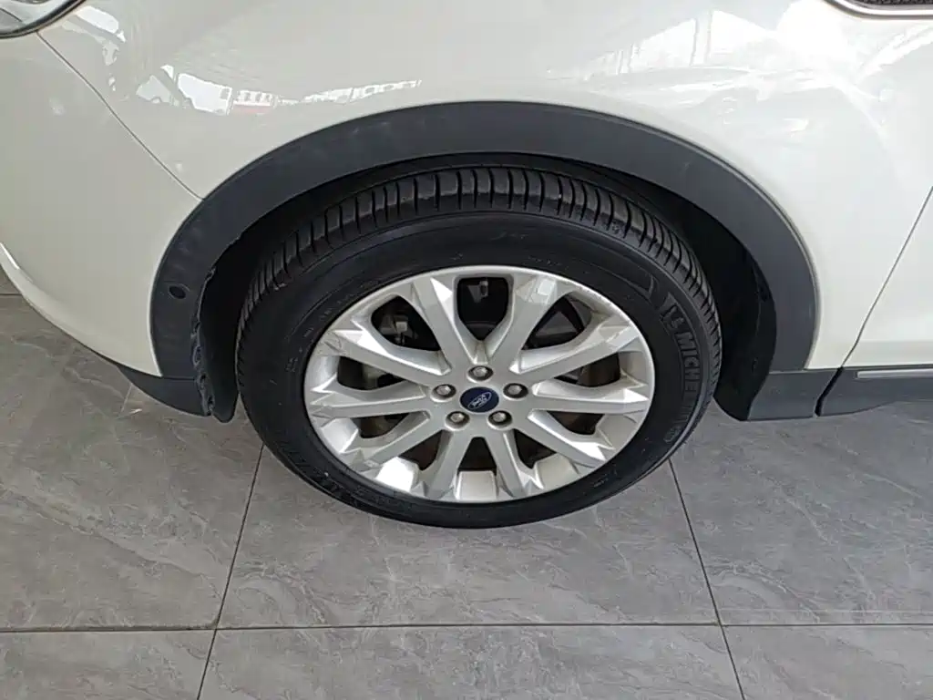 Ford Kuga 2015 — фото 23