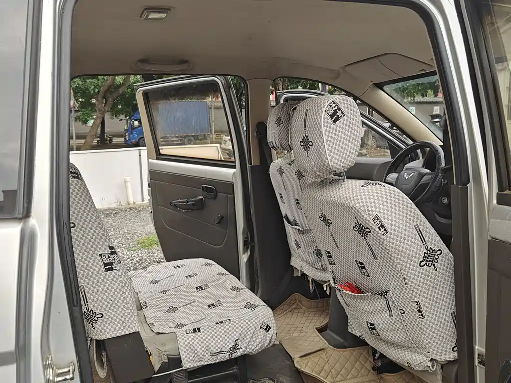 Wuling Hongguang 2015 — фото 10