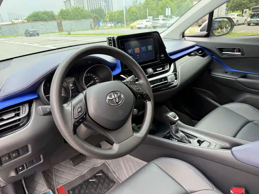 Toyota C-HR 2023 — фото 6