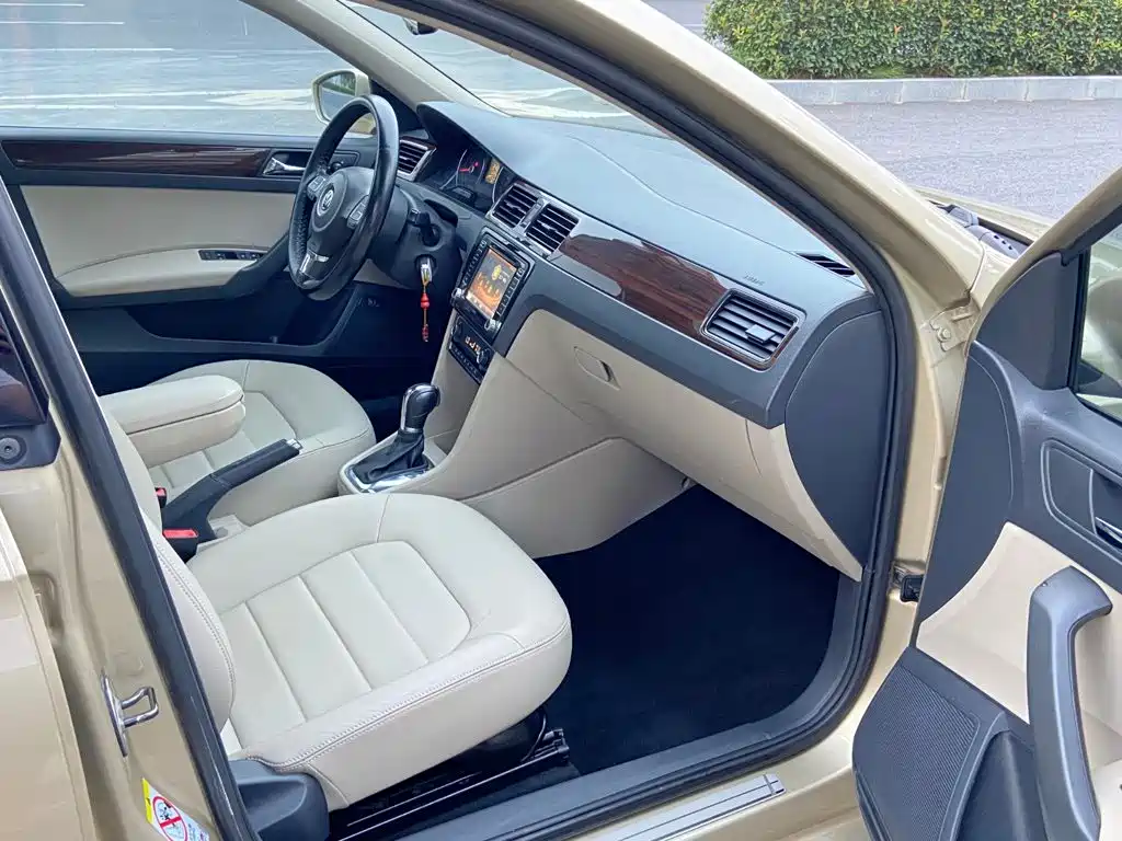Volkswagen Santana 2014
