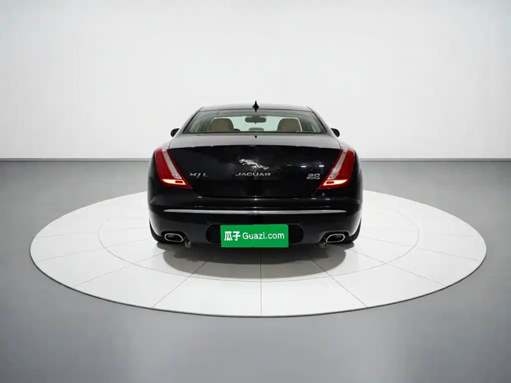 Jaguar XJ 2015 — фото 5
