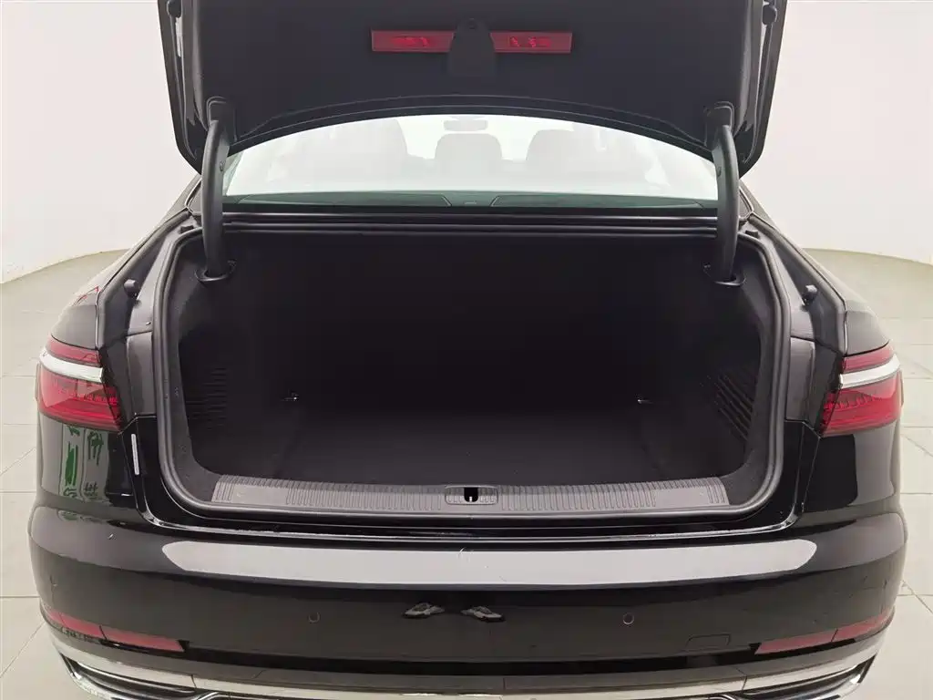 Audi A8 2022 — фото 16