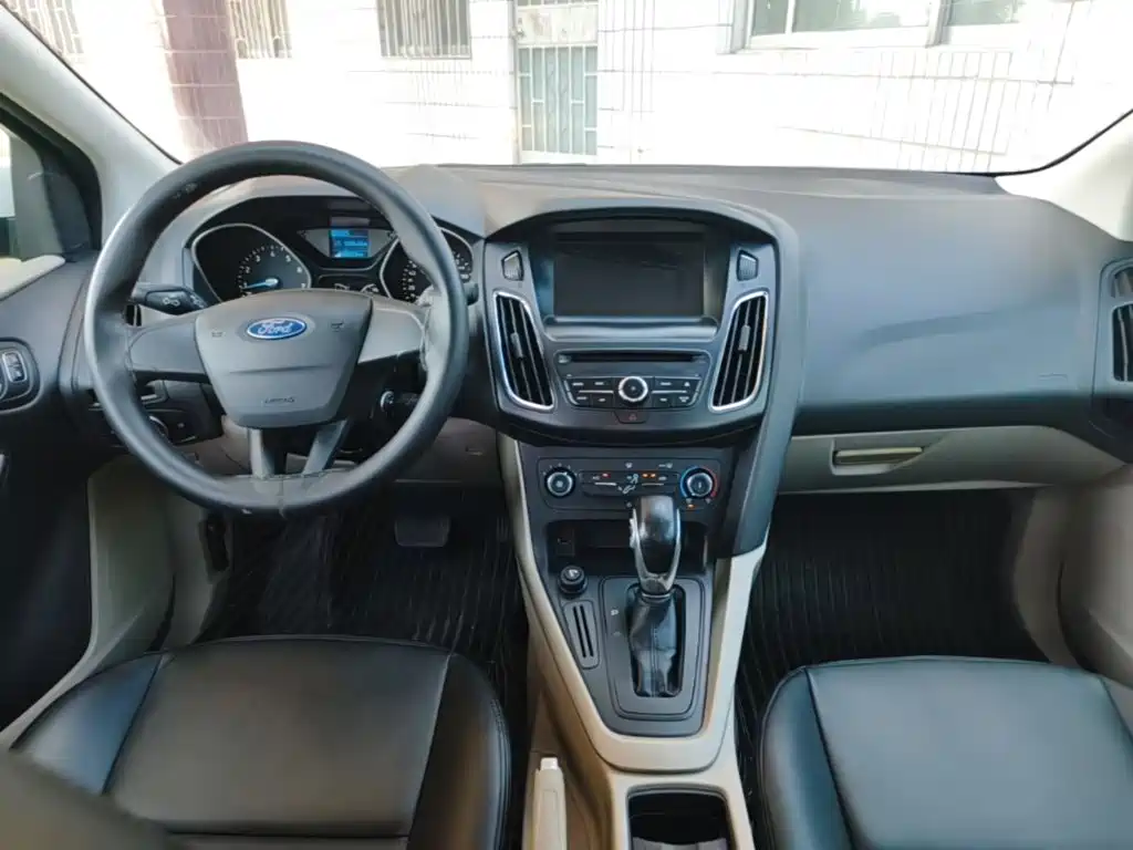 Ford Focus 2016 — фото 10