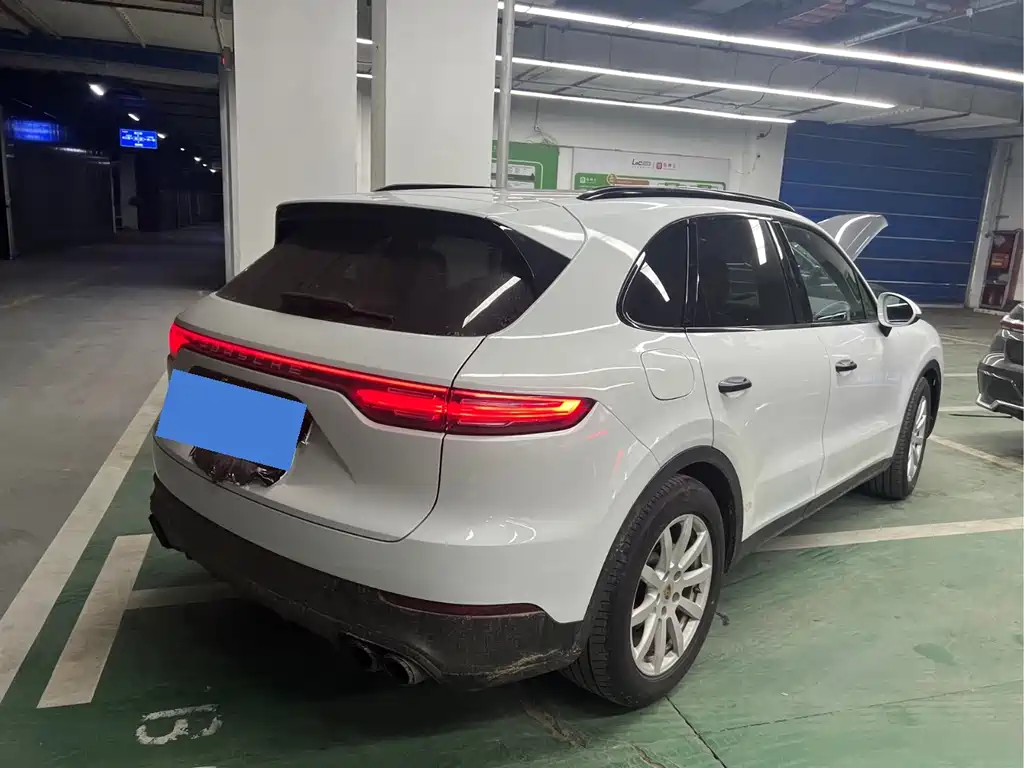 Porsche Cayenne Hybrid 2019 — фото 11