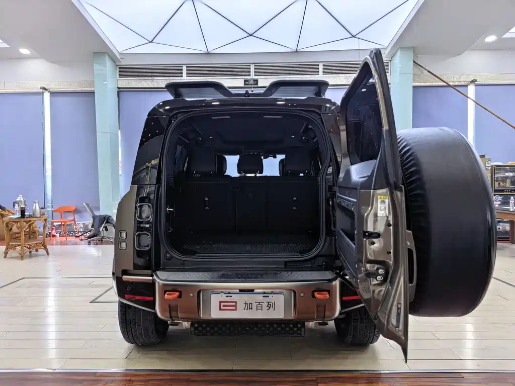 Land Rover Defender 2023 — фото 14