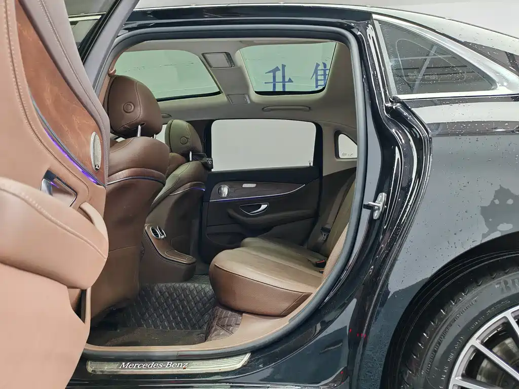 Mercedes-Benz E-Class 2023 — фото 12