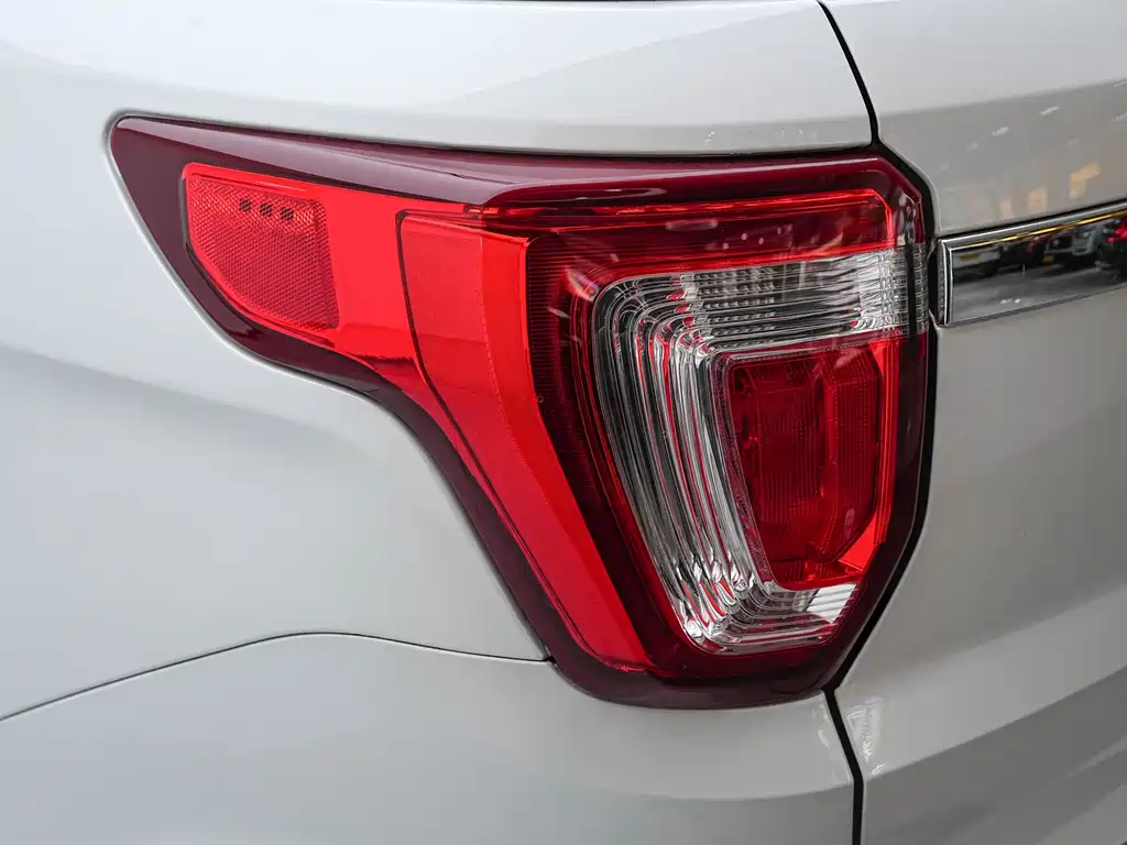 Ford Explorer 2018 — фото 27