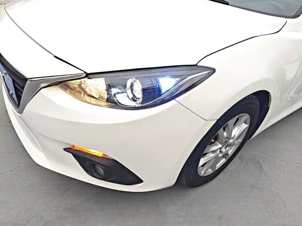 Mazda 3 Axela 2016 — фото 24