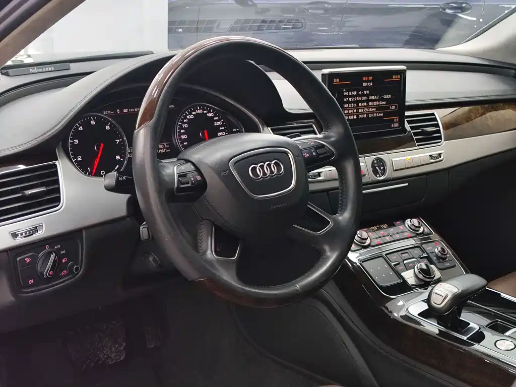 Audi A8 2017 — фото 16
