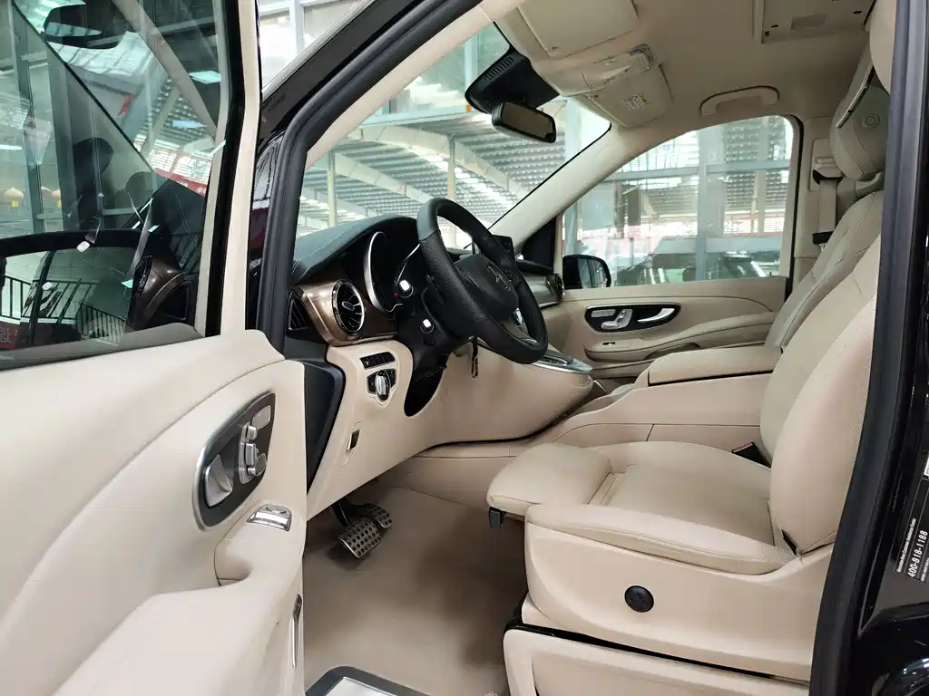 Mercedes-Benz V-Class 2023 — фото 6