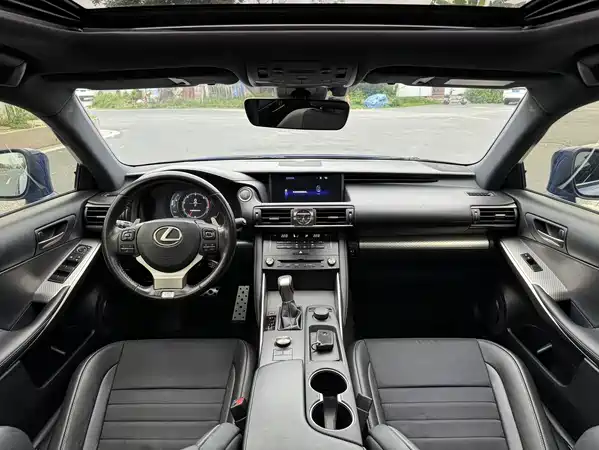 Lexus IS 2018