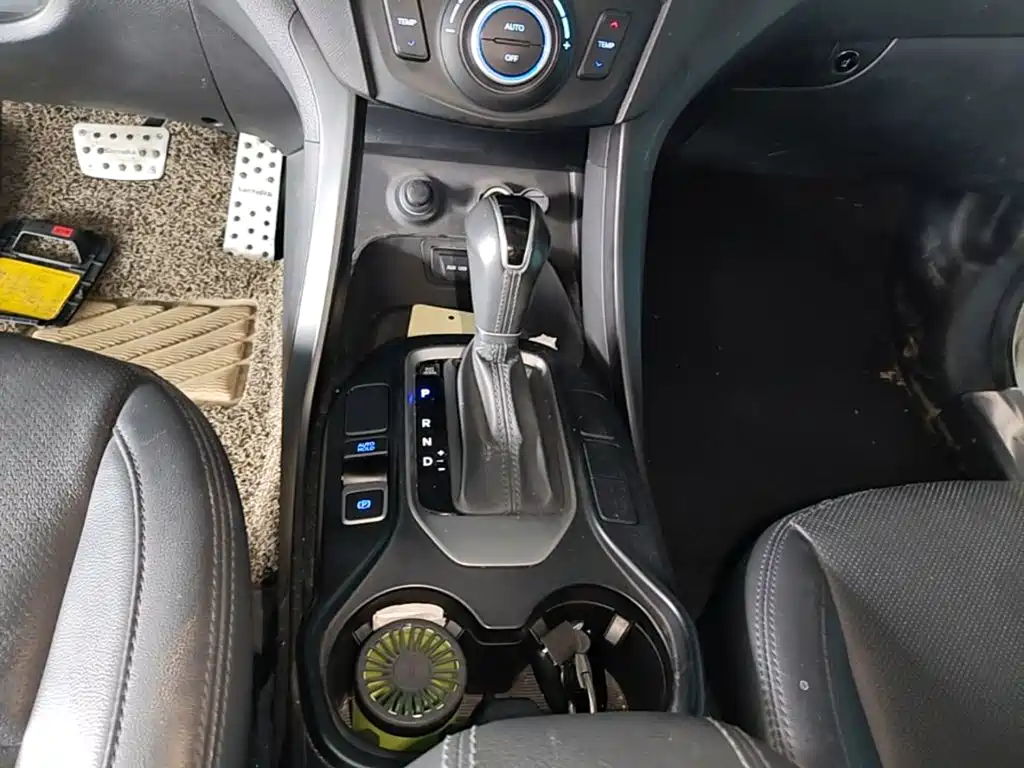 Hyundai Santa Fe 2015 — фото 14