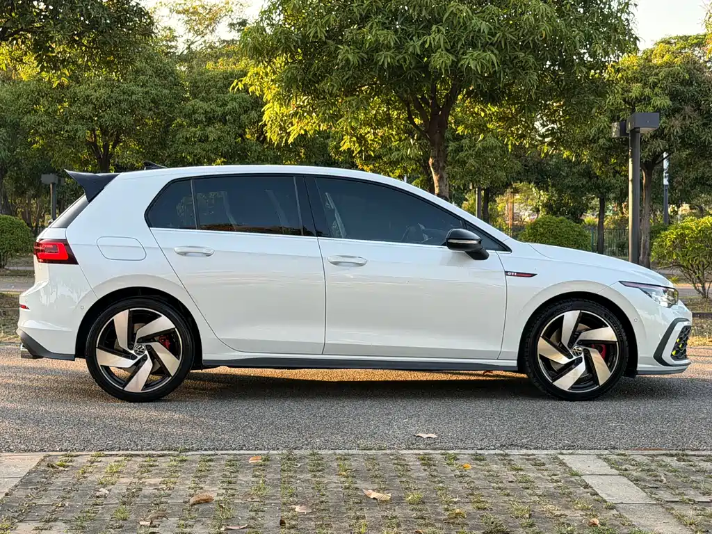 Volkswagen Golf GTI 2023 — фото 33