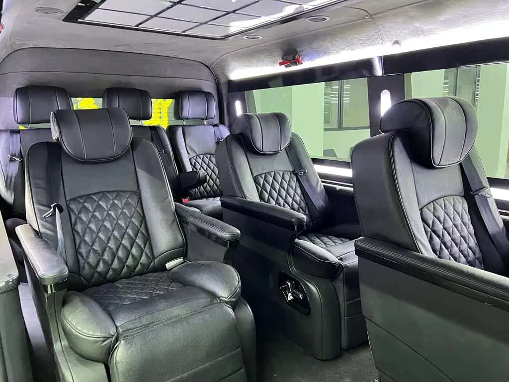 Toyota Hiace 2016 — фото 10
