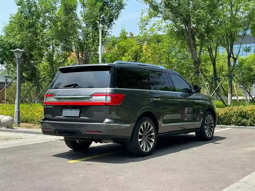 Lincoln Navigator 2018 — фото 7