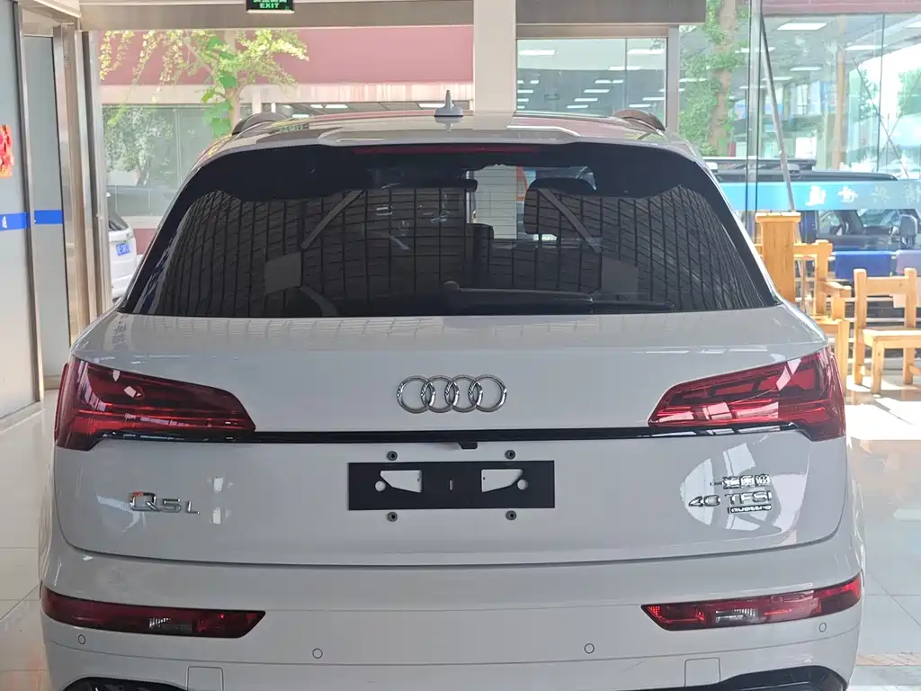 Audi Q5L 2023 — фото 23