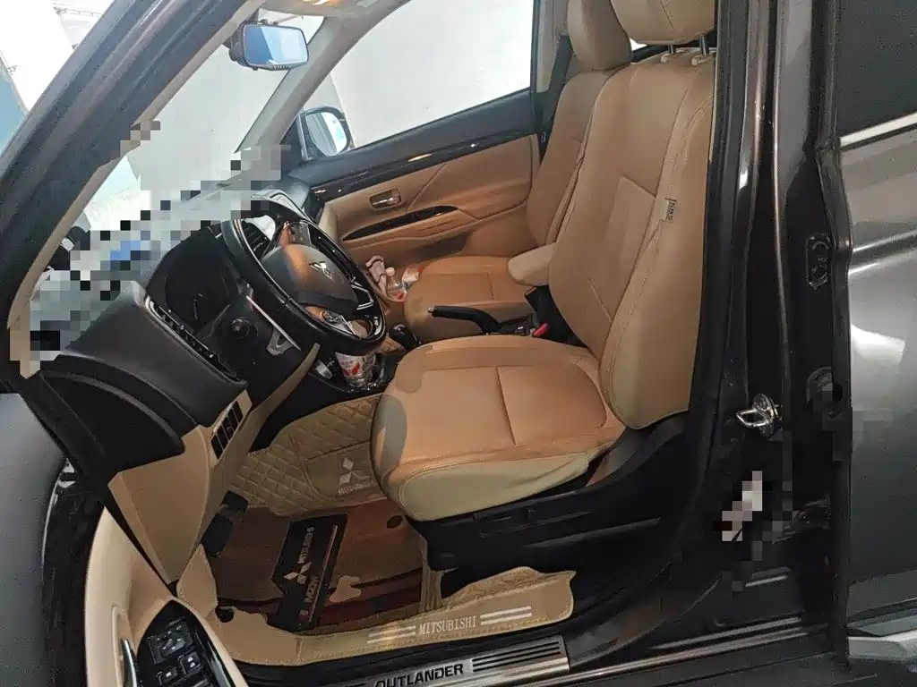 Mitsubishi Outlander 2016 — фото 12