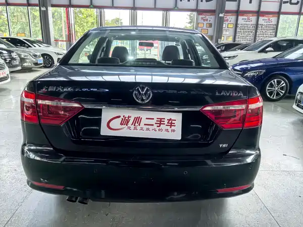 Volkswagen Lavida 2013