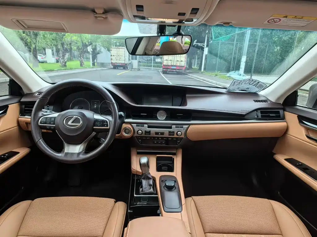 Lexus ES 2017