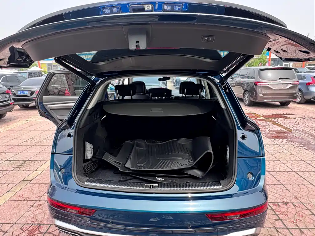 Audi Q5L 2023 — фото 11