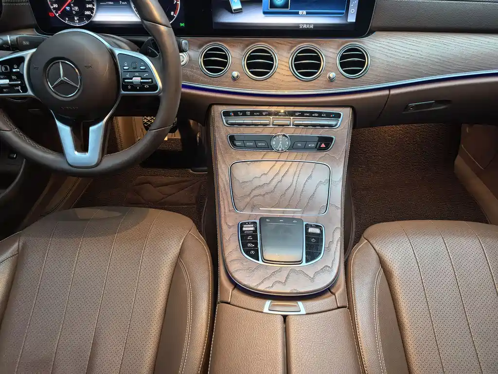Mercedes-Benz E-Class 2019 — фото 16