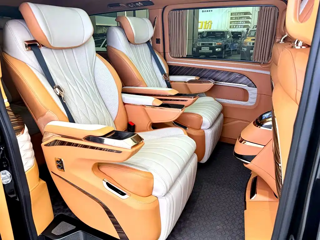 Mercedes-Benz V-Class 2024 — фото 4