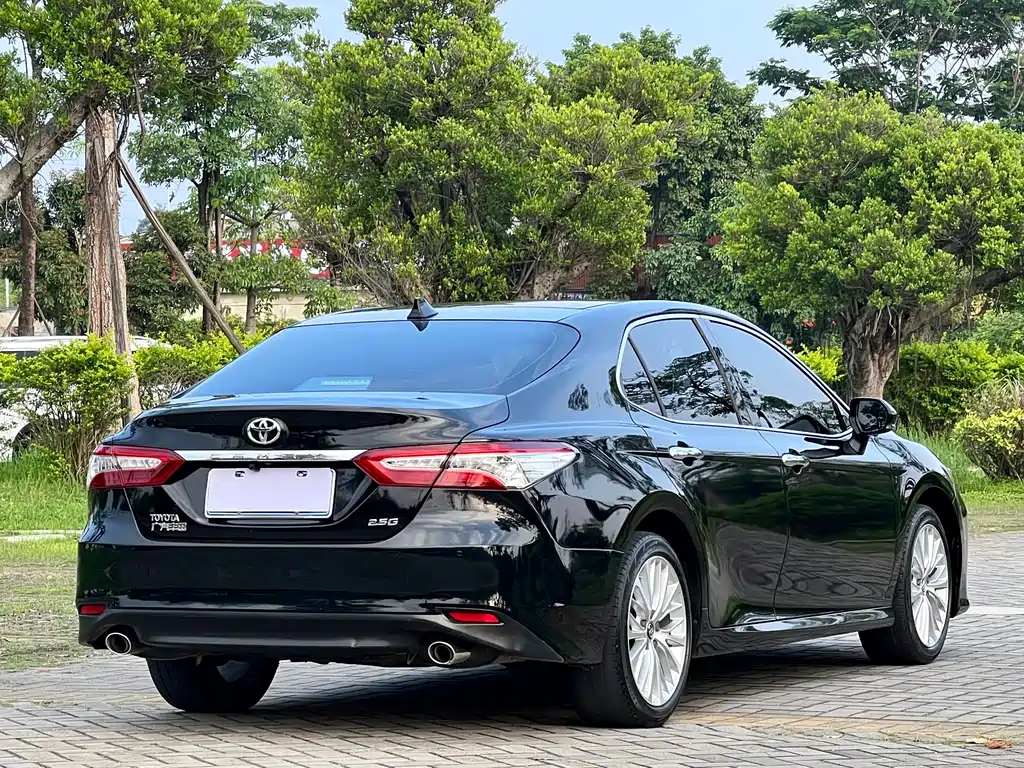 Toyota Camry 2018 — фото 4