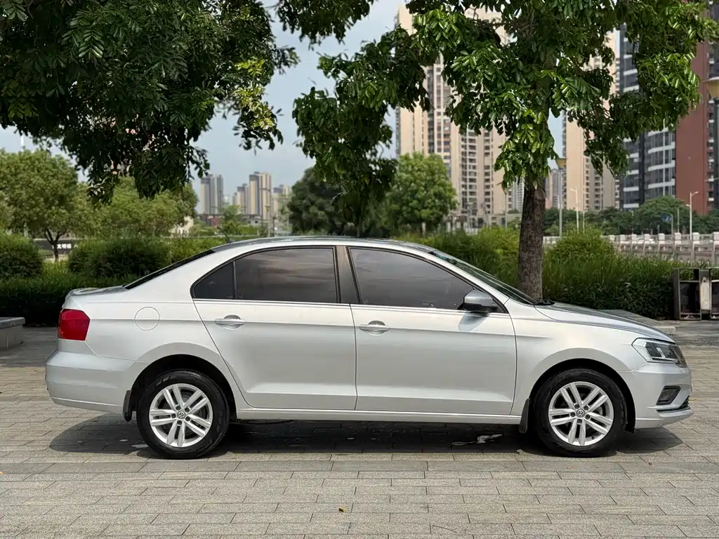 Volkswagen Jetta 2018 — фото 13