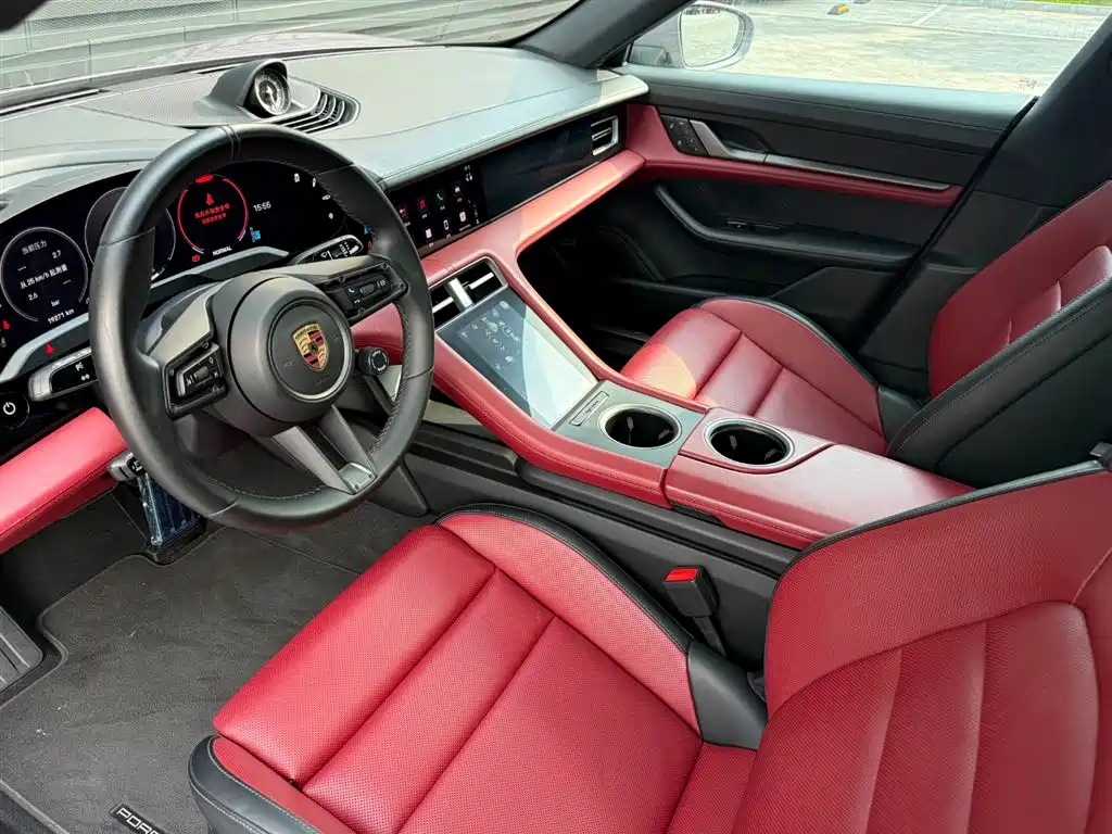 Porsche Taycan 2025 — фото 15