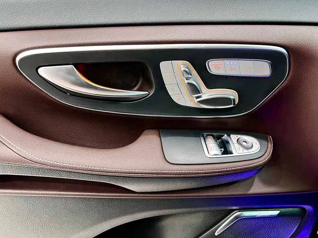 Mercedes-Benz V-Class 2024 — фото 19